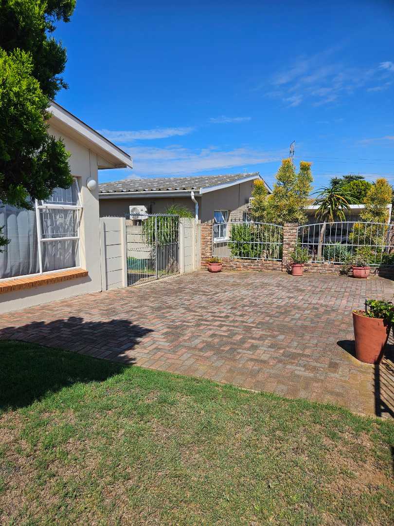 3 Bedroom Property for Sale in Algoa Park Eastern Cape